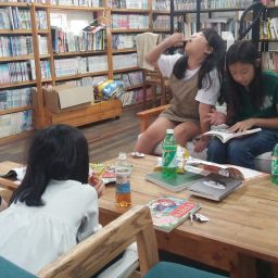 꿀잠같은 졸음과 함께 찾아오는 독서의 계절 | 탑골만화방