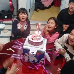 한바탕 생일잔치가 지나간 아침 | 해 생일잔치